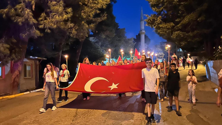 Subaşı, Fener Alayıyla Bayramı Kutladı