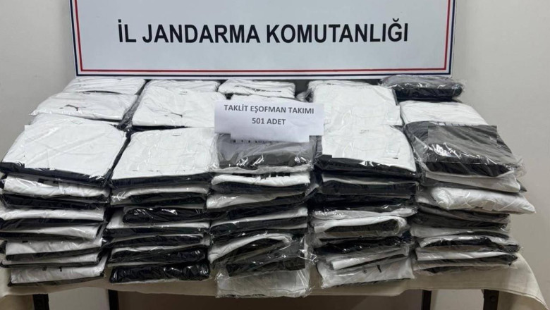 Altınova’da Sahte Eşofman Operasyonu: 501 Takım Ele Geçirildi