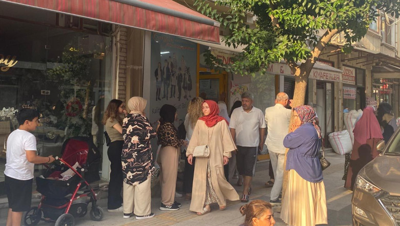 Sıcak Altında Saatlerce Bekleyiş: Yalova’da Kuyruk Çilesi