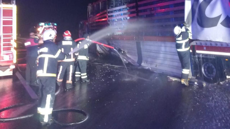 Altınova Gişeleri Öncesinde Tır Alev Aldı