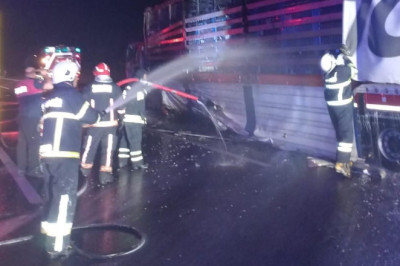 Altınova Gişeleri Öncesinde Tır Alev Aldı