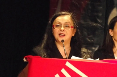 Gülsen Büker Adaylıktan Çekildi!