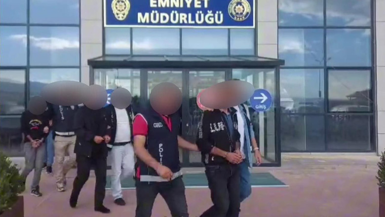 Tırlardan Sahte Belgelere: Göçmen Kaçakçılığı Çökertildi