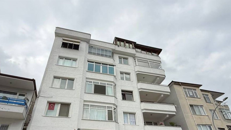 Ünlü Sanatçının Komşuları Şokta