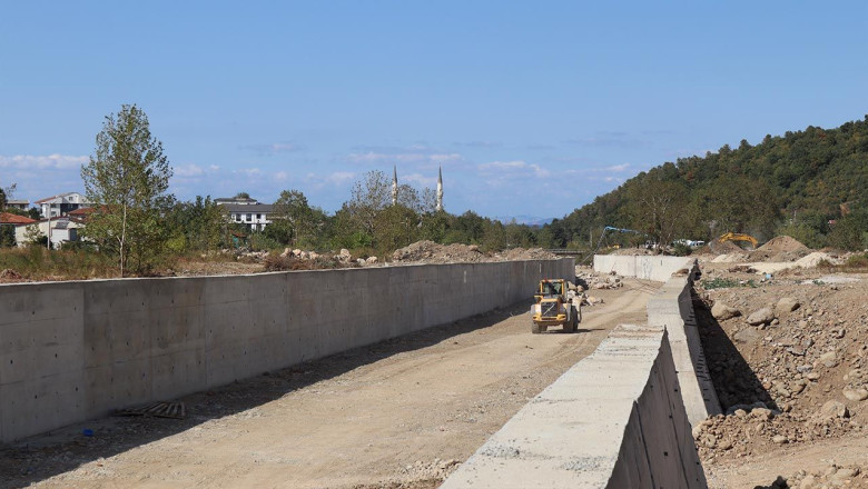 Başkan Nurten, Dere Islahı Çalışmalarını Yerinde İnceledi