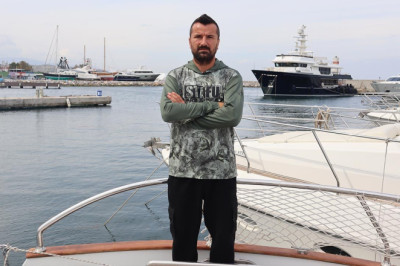 Yangınla Mücadele Ediyor, Zıpkınla Dünya Rekoru Kırıyor