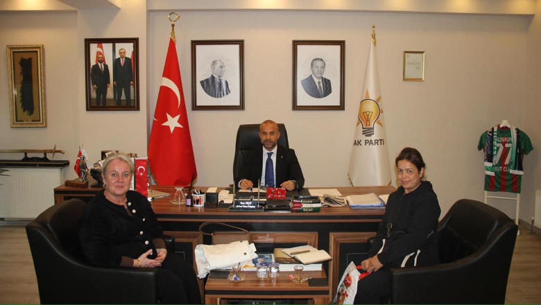 AK Parti Yalova İl Başkanlığı’nda Yoğun Ziyaret Trafiği