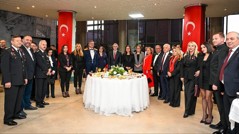 Yalova’da Cumhuriyet’in 102. Yılı Onuruna Bayramlaşma Programı Düzenlendi