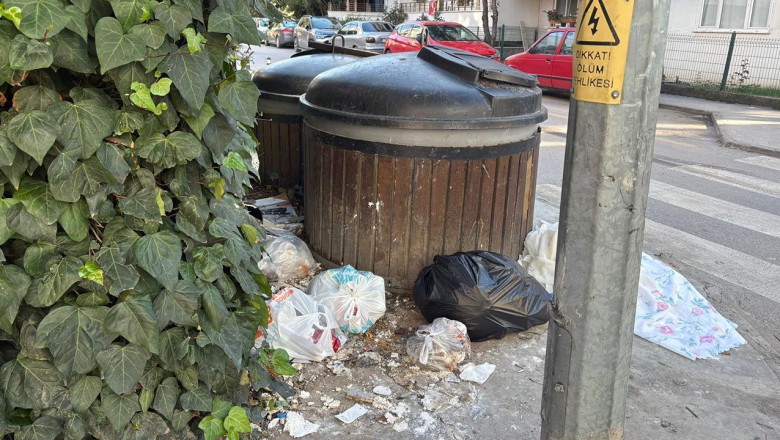 Yalova’da Çöp Sorunu Bitmiyor: Kaldırımlar Çöp Noktasına Dönüştü