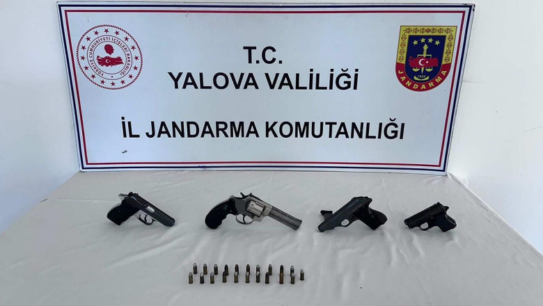 Ruhsatsız Silahlarla Yakalandı