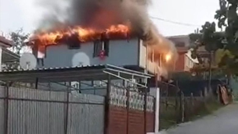 Yalova'da 2 Katlı Evde Yangın