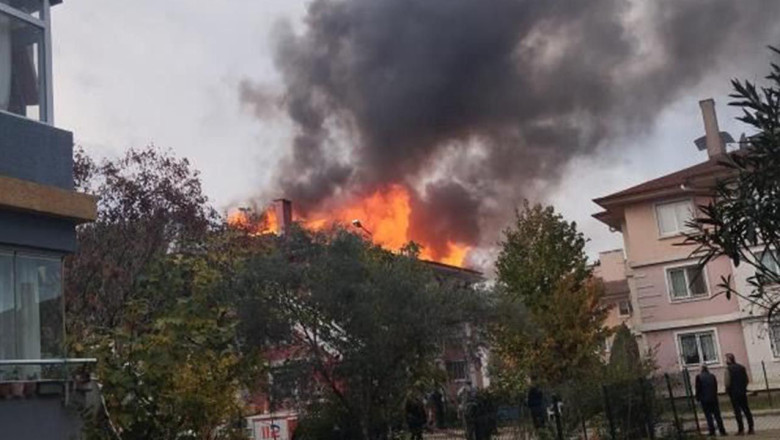 Yalova Paşakent’te Çatı Yangını