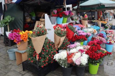 Aralık Ayının Habercisi Kokina, Yalova Kapalı Pazar’da Tezgâhlarda Yerini Aldı