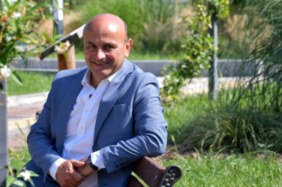 Metin Oral, Görev Sonrası da Basınla Bağını Koparmıyor