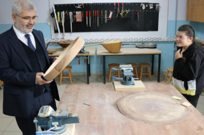 RENKLİ SERGİ VE MÜZİK DİNLETİSİ