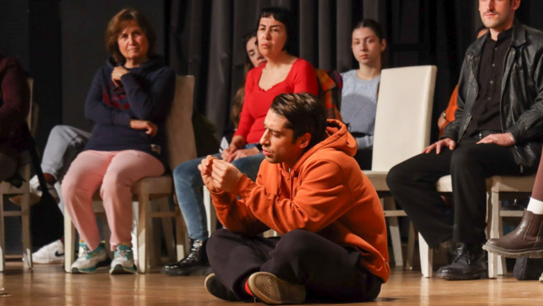 ‘HARİKA ŞEYLER LİSTESİ’ YALOVA’DA SAHNELENDİ