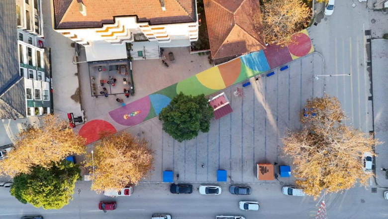 ÇİFTLİKKÖY’DE KENT MOBİLYALARI YENİLENİYOR