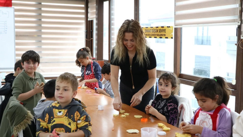 MİNİKLER HEM EĞLENİYOR HEM DE ÖĞRENİYOR