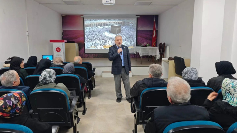 UMREYE GİDECEK 62 UMRECİYE SEMİNER VERİLDİ