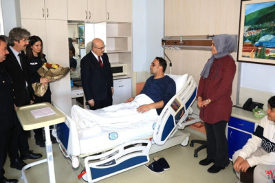 Emniyet Genel Müdürü Demirtaş, Yalova’daki Çatışmada Yaralanan Polisi Ziyaret Etti