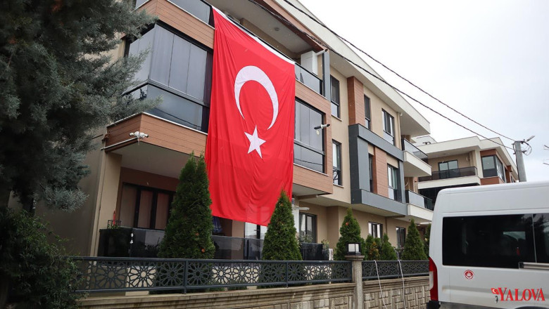 Şehit Polis İlker Pehlivan’ın Evi Bayraklarla Donatıldı