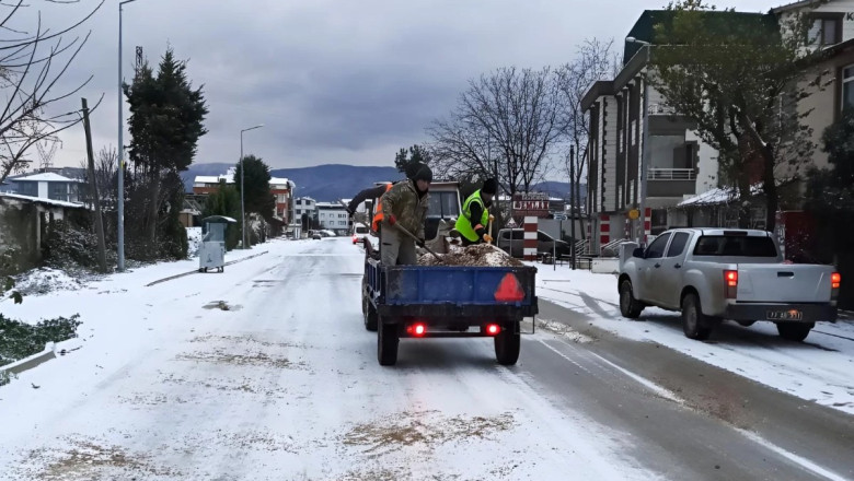 EKİPLERDEN KAR MESAİSİ