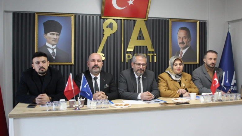 ‘TOPU BİRBİRİNİZE ATMAKTAN VAZGEÇİN!’