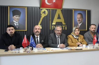 ‘TOPU BİRBİRİNİZE ATMAKTAN VAZGEÇİN!’