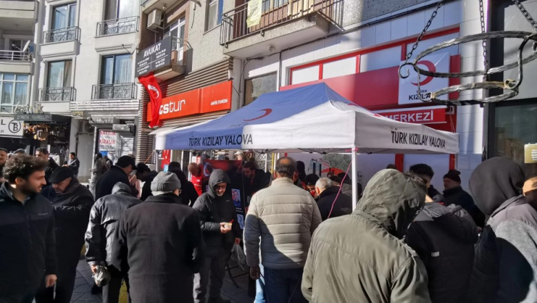 YALOVA KIZILAY ŞEHİT POLİSLERİ UNUTMADI