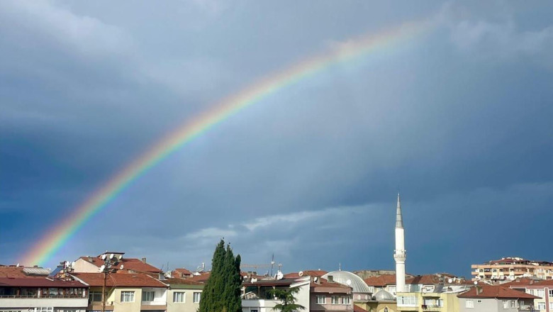 Yalova’da Yağmur Sonrası Gökyüzü Büyüledi
