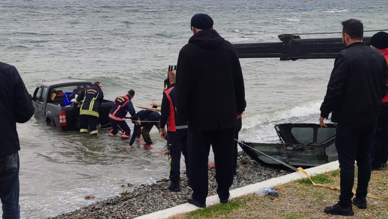 Yalova’da Kontrolden Çıkan Pikap Denize Uçtu: 1 yaralı