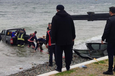 Yalova’da Kontrolden Çıkan Pikap Denize Uçtu: 1 yaralı