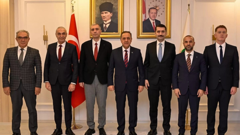 BAKANLIK VE TOKİ YETKİLİLERİNDEN VALİ USTA’YA ZİYARET