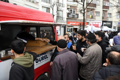 VATANDAŞLARA HELVA İKRAMI