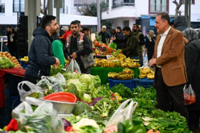 VALİ USTA’DAN KAPALI PAZARYERİNE ZİYARET