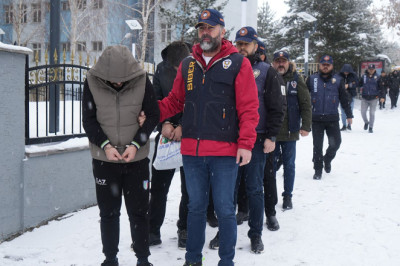 Yasal Araç Kiralama Web Sitelerinin Sahtesini Kurarak Vatandaşları Dolandırmışlar