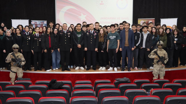 Jandarma ve Sahil Güvenlik Akademisi, Yalova’da kariyer fırsatlarını anlattı