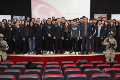 Jandarma ve Sahil Güvenlik Akademisi, Yalova’da kariyer fırsatlarını anlattı