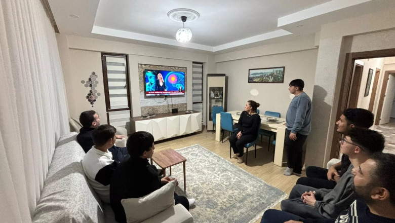 LAÇİN, ÇOCUKLARLA İFTAR SOFRASINDA BULUŞTU