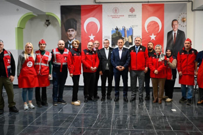 Vali Usta İsmetpaşa’da İftarda