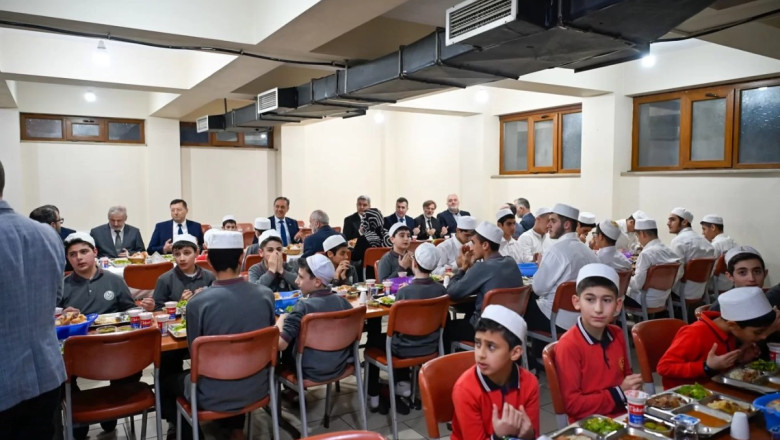 VALİ USTA, HAFIZLARLA BİR ARAYA GELDİ