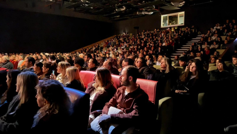 “ROSA LUXEMBURG” OYUNU SANATSEVERLERLE BULUŞTU