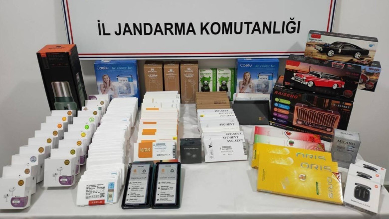 Altınova’da Kaçakçılık Operasyonu: Çok Sayıda Kaçak Elektronik Ürün ve Sigara Ele Geçirildi