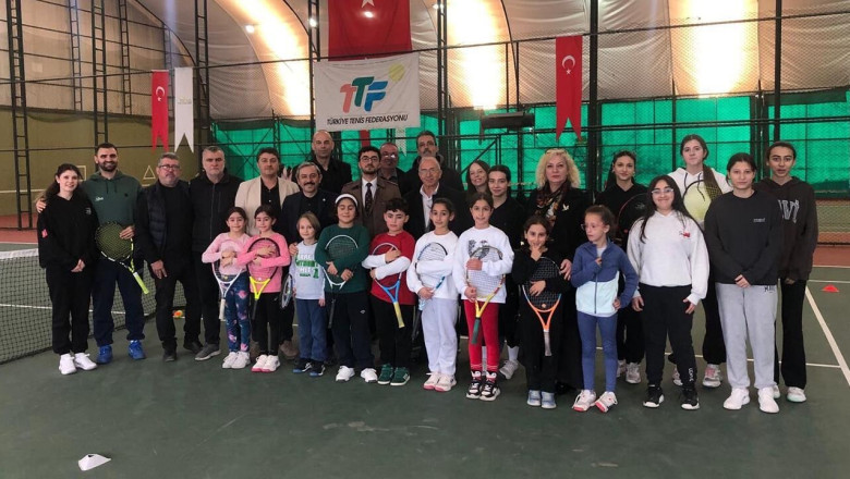 İYİ Parti Heyeti’nden Yalova Tenis Spor Kulübüne Destek