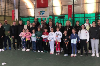 İYİ Parti Heyeti’nden Yalova Tenis Spor Kulübüne Destek
