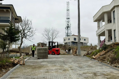 PARKE YOL BAKIM ONARIM ÇALIŞMALARI DEVAM EDİYOR