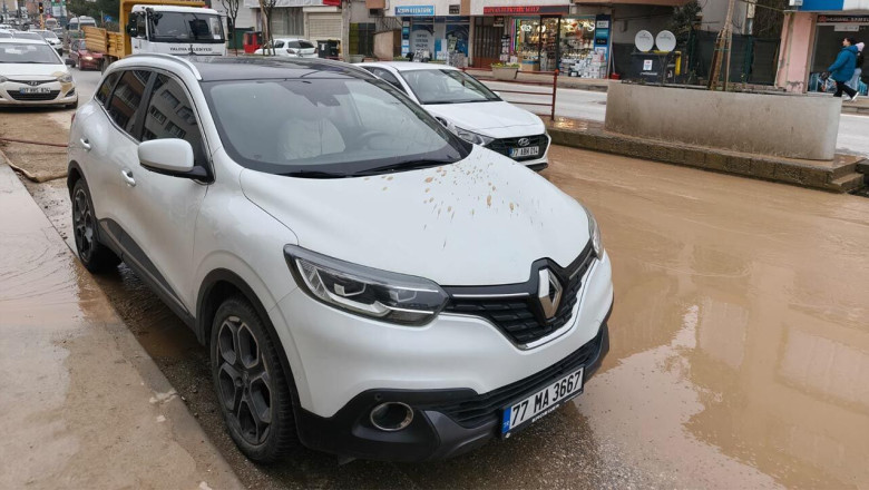 Şehit Ömer Faydalı Caddesi Çamur Deryasına Döndü