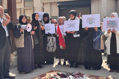 KADINLAR EŞARP BIRAKTI