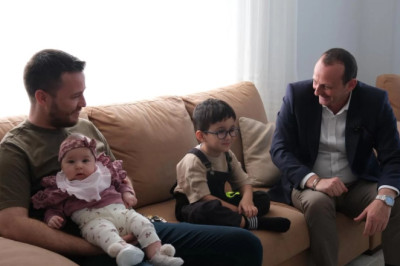 MİNİK KALPLERE İLK HEDİYELERİNİ YELE VERDİ