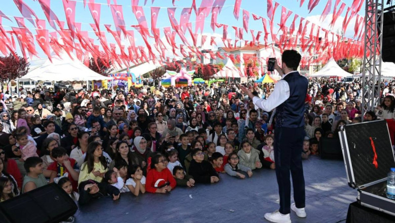 YALOVA’DA 23 NİSAN COŞKUSU MEYDANLARA SIĞMADI